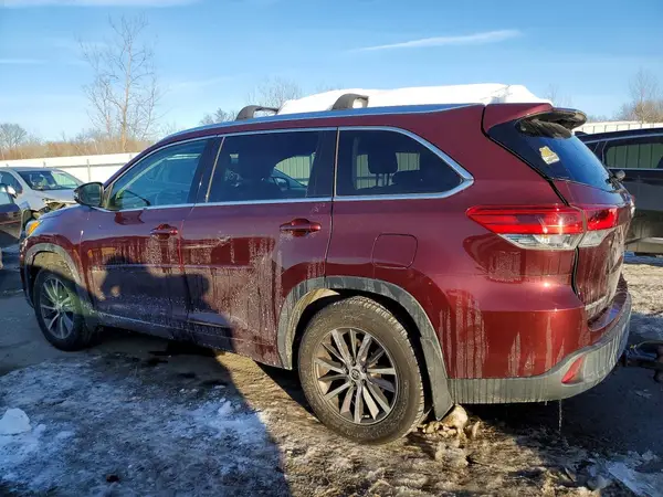 5TDJZRFHXJS899024 2018 TOYOTA HIGHLANDER - Image 2