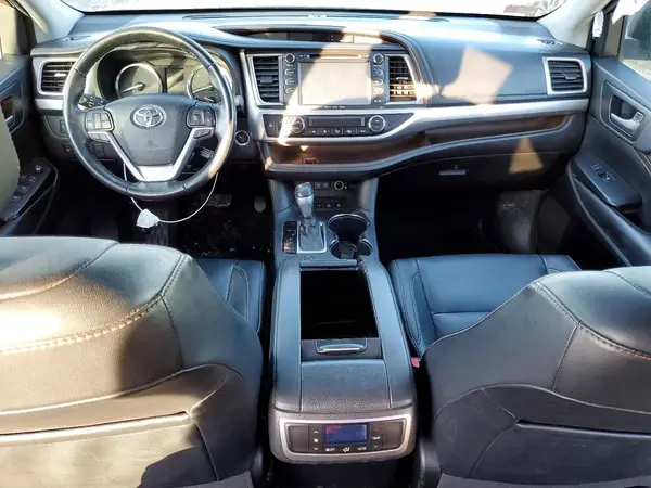5TDJZRFHXJS899024 2018 TOYOTA HIGHLANDER - Image 8