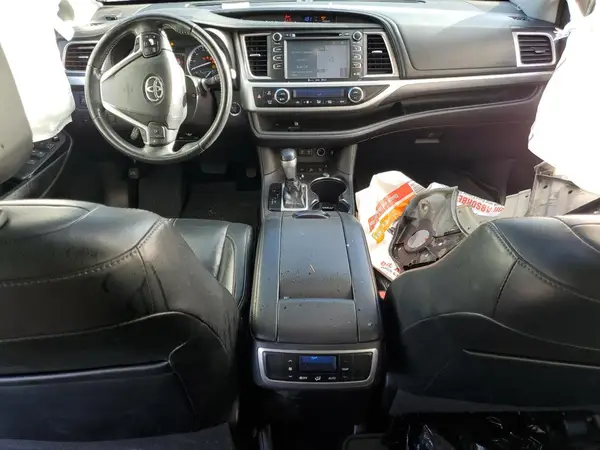 5TDJZRFHXJS899217 2018 TOYOTA HIGHLANDER - Image 8