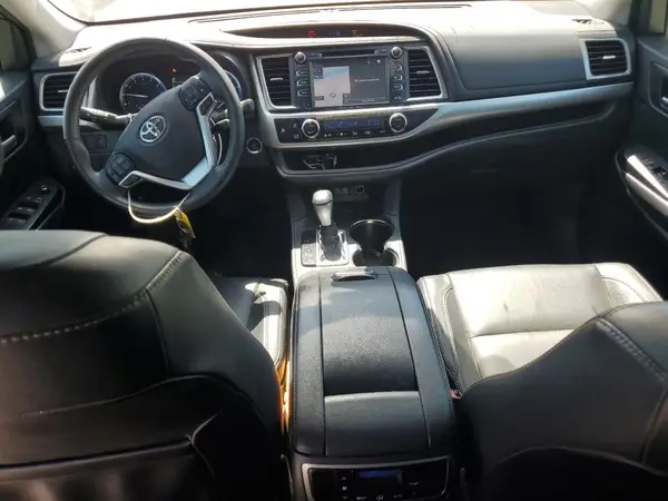 5TDJZRFHXJS899220 2018 TOYOTA HIGHLANDER - Image 8