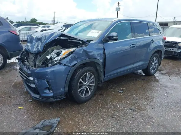 5TDJZRFHXJS903220 2018 TOYOTA HIGHLANDER - Image 2