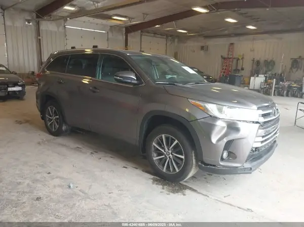 5TDJZRFHXJS904447 2018 TOYOTA HIGHLANDER - Image 1