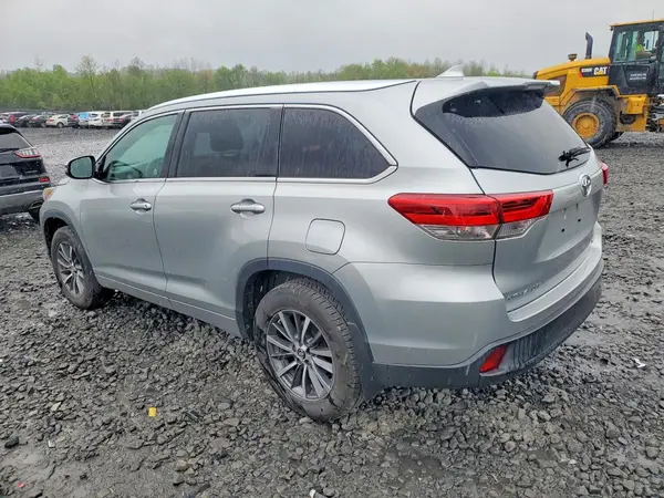 5TDJZRFHXJS906683 2018 TOYOTA HIGHLANDER - Image 2
