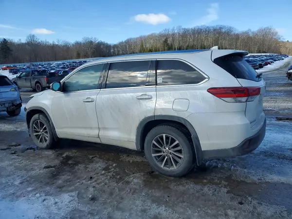 5TDJZRFHXJS906893 2018 TOYOTA HIGHLANDER - Image 2