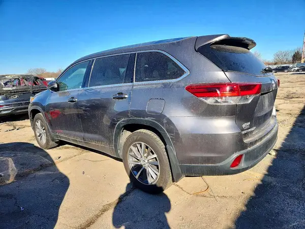 5TDJZRFHXJS910958 2018 TOYOTA HIGHLANDER - Image 2