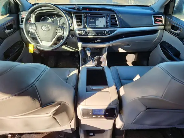5TDJZRFHXJS910958 2018 TOYOTA HIGHLANDER - Image 8