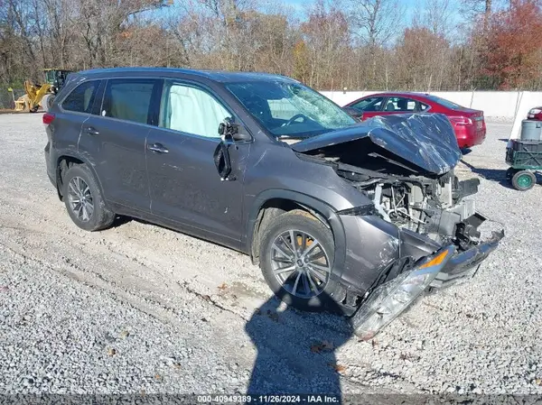 5TDJZRFHXJS912757 2018 TOYOTA HIGHLANDER - Image 1