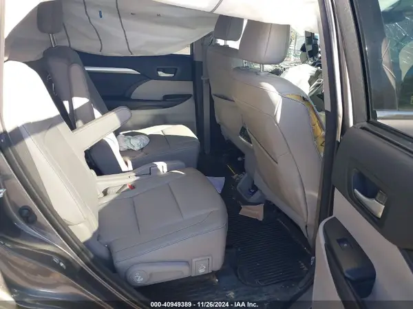 5TDJZRFHXJS912757 2018 TOYOTA HIGHLANDER - Image 8