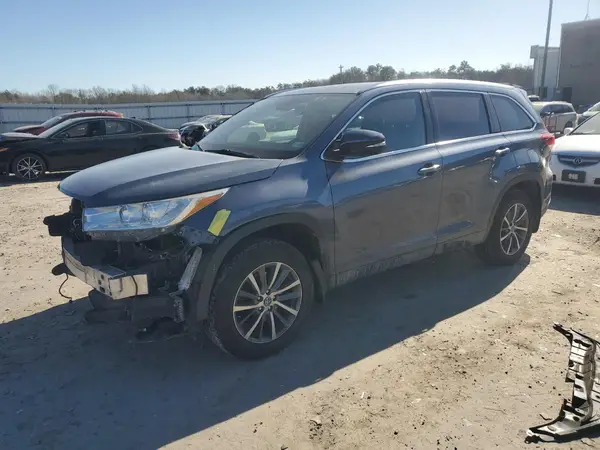 5TDJZRFHXJS913634 2018 TOYOTA HIGHLANDER - Image 1