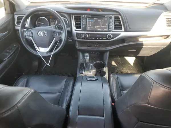 5TDJZRFHXJS913634 2018 TOYOTA HIGHLANDER - Image 8