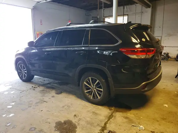 5TDJZRFHXJS914766 2018 TOYOTA HIGHLANDER - Image 2