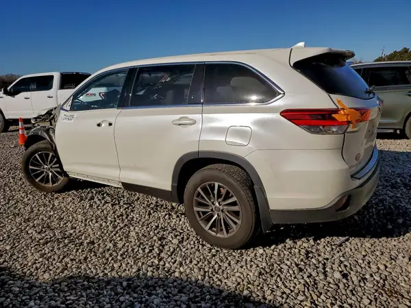 5TDJZRFHXKS564069 2019 TOYOTA HIGHLANDER - Image 2