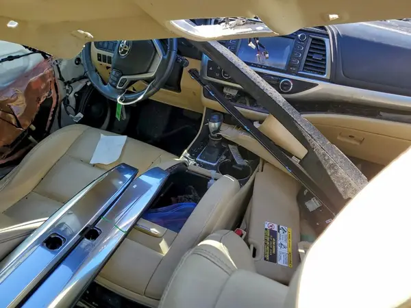 5TDJZRFHXKS564069 2019 TOYOTA HIGHLANDER - Image 8