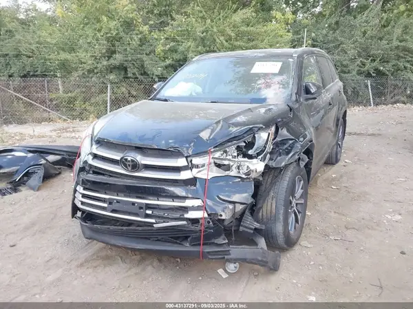 5TDJZRFHXKS564945 2019 TOYOTA HIGHLANDER - Image 2