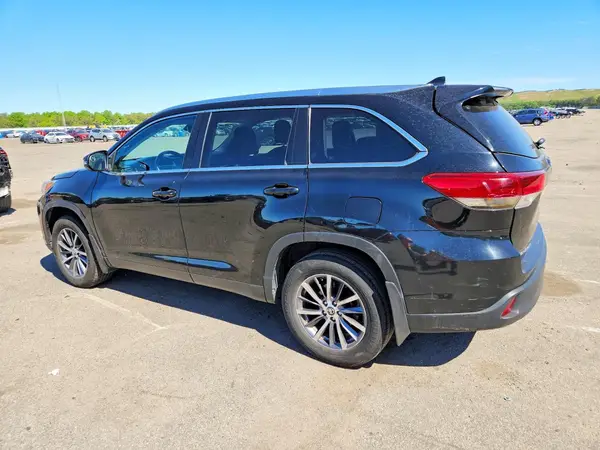5TDJZRFHXKS566632 2019 TOYOTA HIGHLANDER - Image 2
