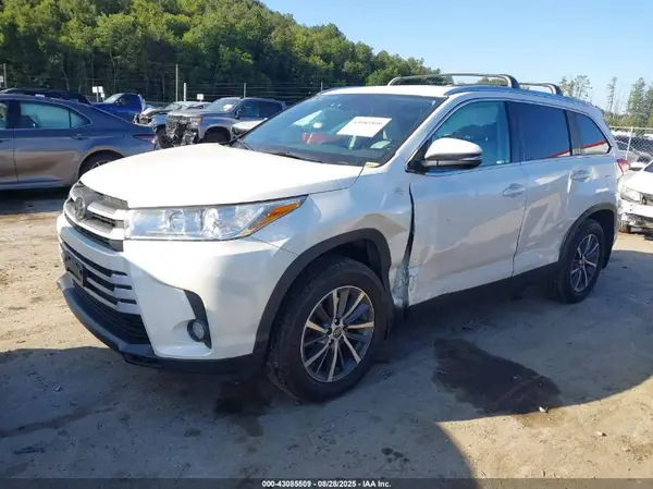 5TDJZRFHXKS56734 2019 TOYOTA HIGHLANDER - Image 2
