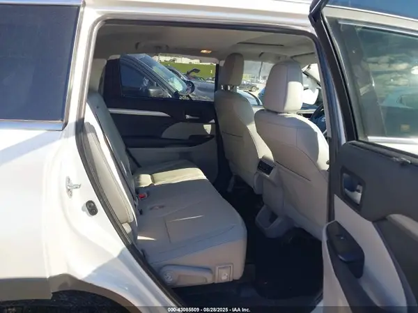 5TDJZRFHXKS56734 2019 TOYOTA HIGHLANDER - Image 8