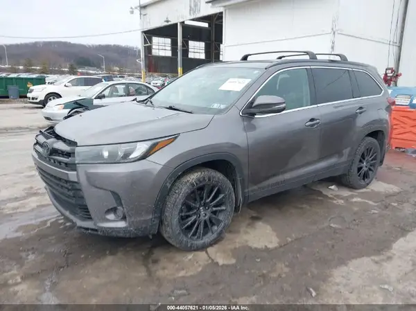 5TDJZRFHXKS567389 2019 TOYOTA HIGHLANDER - Image 2