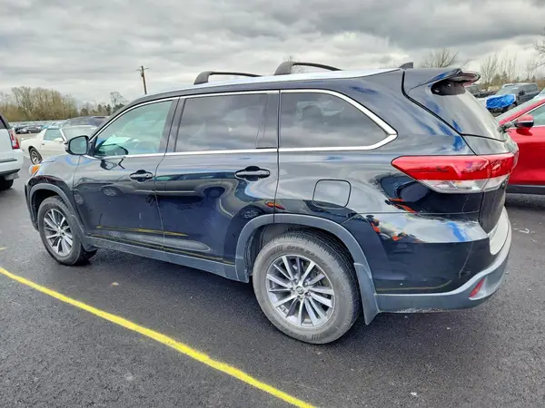 5TDJZRFHXKS567697 2019 TOYOTA HIGHLANDER - Image 2