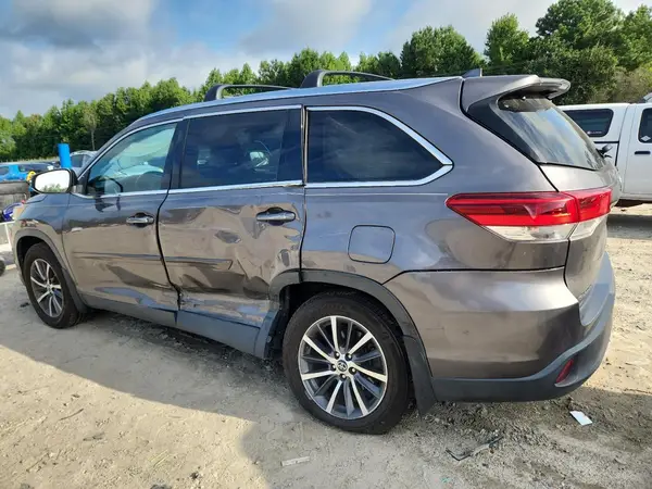 5TDJZRFHXKS570020 2019 TOYOTA HIGHLANDER - Image 2