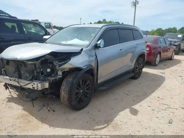 5TDJZRFHXKS570289 2019 TOYOTA HIGHLANDER - Image 2