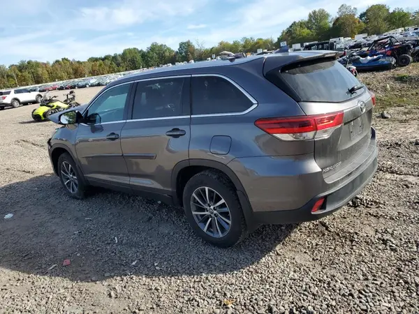 5TDJZRFHXKS570292 2019 TOYOTA HIGHLANDER - Image 2