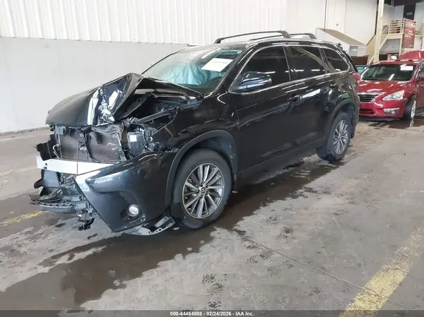 5TDJZRFHXKS570471 2019 TOYOTA HIGHLANDER - Image 2