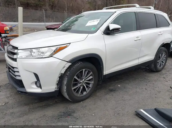 5TDJZRFHXKS571796 2019 TOYOTA HIGHLANDER - Image 2