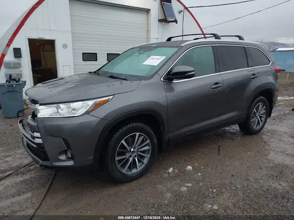 5TDJZRFHXKS572608 2019 TOYOTA HIGHLANDER - Image 2