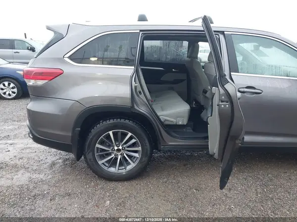 5TDJZRFHXKS572608 2019 TOYOTA HIGHLANDER - Image 8
