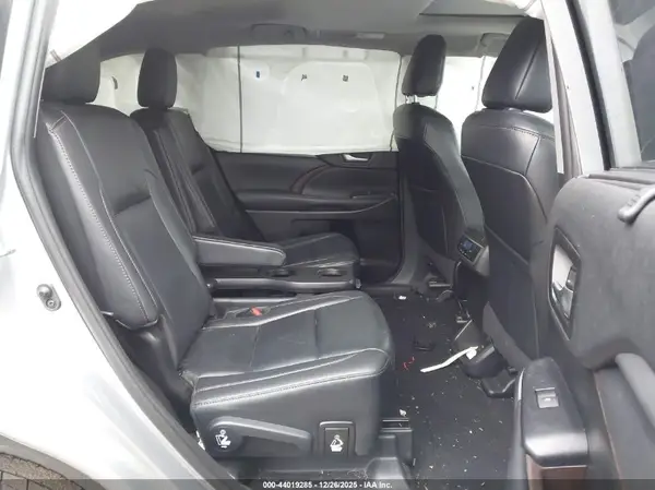 5TDJZRFHXKS572804 2019 TOYOTA HIGHLANDER - Image 8