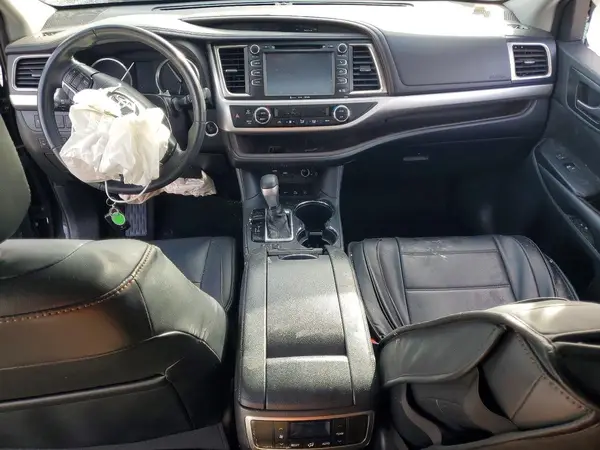 5TDJZRFHXKS575072 2019 TOYOTA HIGHLANDER - Image 8