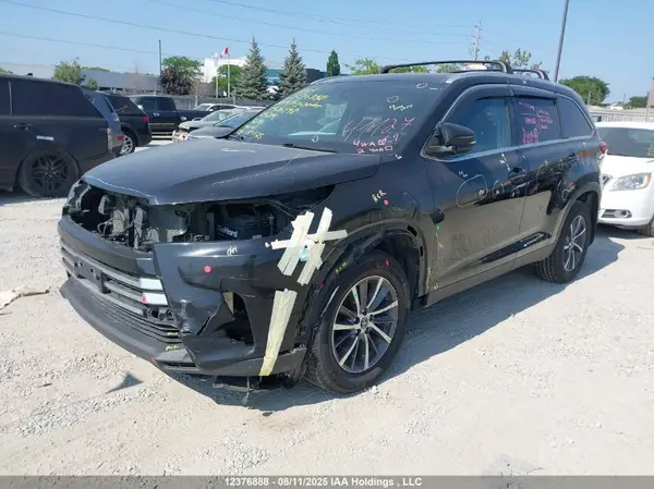 5TDJZRFHXKS576898 2019 TOYOTA HIGHLANDER - Image 2