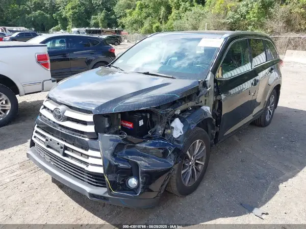 5TDJZRFHXKS578439 2019 TOYOTA HIGHLANDER - Image 2