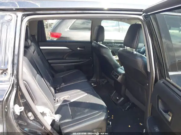 5TDJZRFHXKS578439 2019 TOYOTA HIGHLANDER - Image 8
