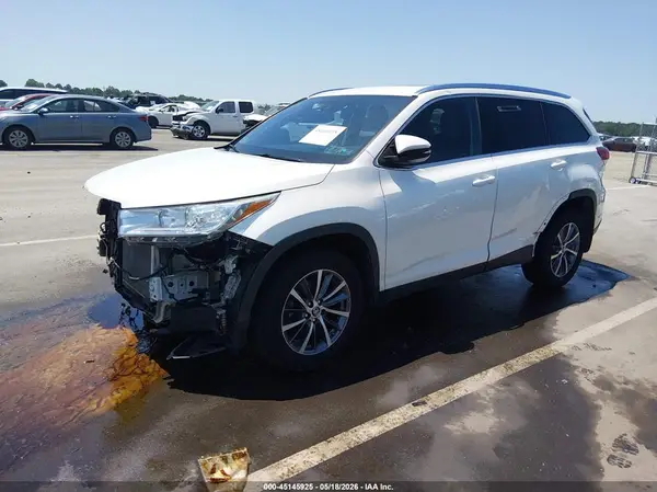 5TDJZRFHXKS579607 2019 TOYOTA HIGHLANDER - Image 2