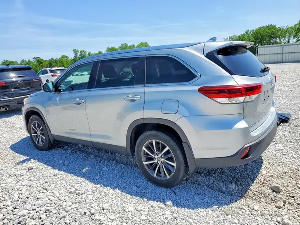 5TDJZRFHXKS581566 2019 TOYOTA HIGHLANDER - Image 2