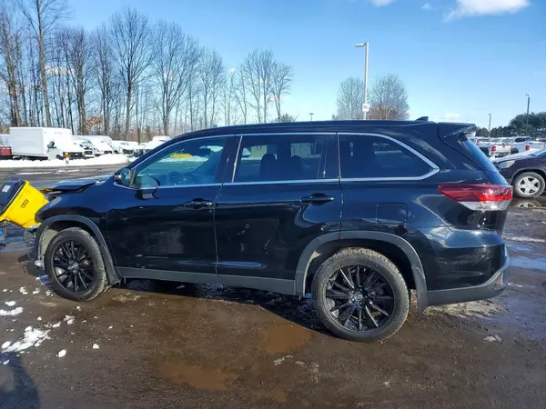 5TDJZRFHXKS582863 2019 TOYOTA HIGHLANDER - Image 2