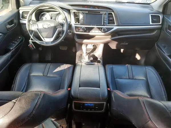 5TDJZRFHXKS582863 2019 TOYOTA HIGHLANDER - Image 8