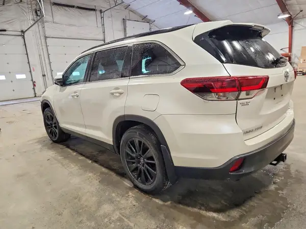 5TDJZRFHXKS583219 2019 TOYOTA HIGHLANDER - Image 2