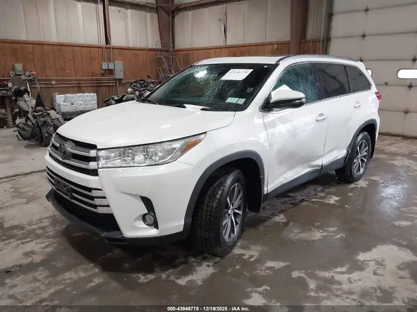 5TDJZRFHXKS583351 2019 TOYOTA HIGHLANDER - Image 2