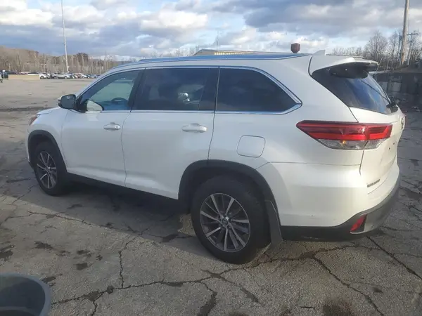 5TDJZRFHXKS584337 2019 TOYOTA HIGHLANDER - Image 2