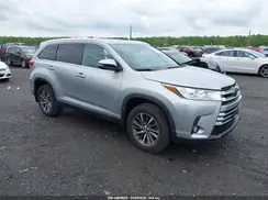 5TDJZRFHXKS585651 2019 TOYOTA HIGHLANDER