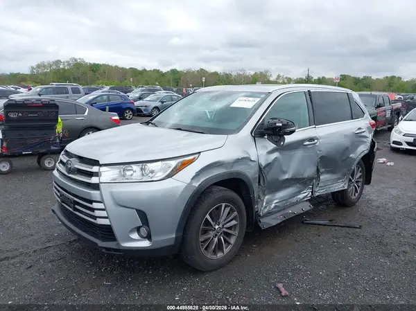 5TDJZRFHXKS585651 2019 TOYOTA HIGHLANDER - Image 2