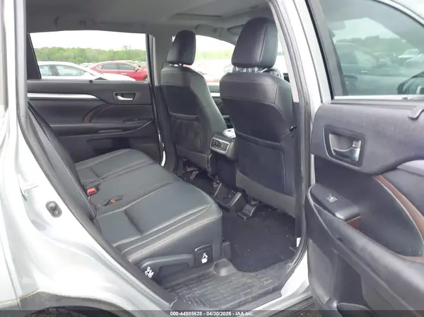 5TDJZRFHXKS585651 2019 TOYOTA HIGHLANDER - Image 8