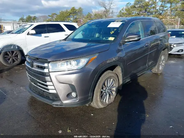 5TDJZRFHXKS587030 2019 TOYOTA HIGHLANDER - Image 2