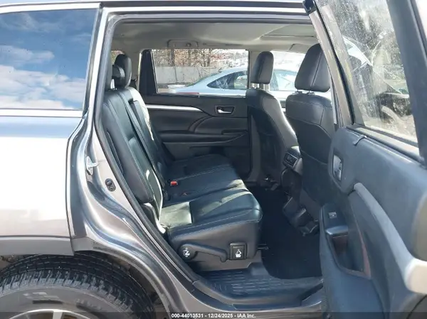 5TDJZRFHXKS587030 2019 TOYOTA HIGHLANDER - Image 8