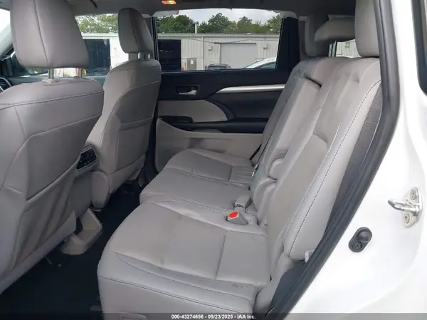 5TDJZRFHXKS588274 2019 TOYOTA HIGHLANDER - Image 8