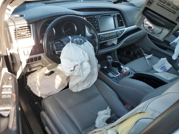 5TDJZRFHXKS588372 2019 TOYOTA HIGHLANDER - Image 8