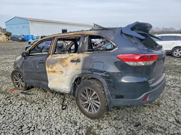 5TDJZRFHXKS588761 2019 TOYOTA HIGHLANDER - Image 2
